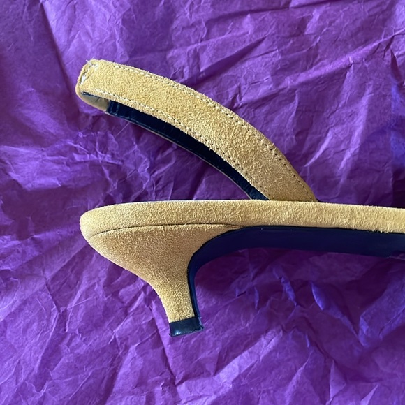 Ladies size 9 yellow suede, 1 3/4” kitten heel shoes - Picture 3 of 5